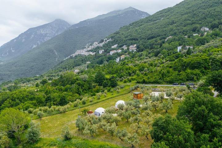 Glamping per 2 persone, con giardino e idromassaggio in Abruzzo
