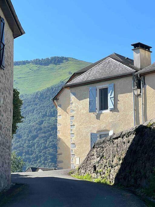 Location de vacances pour 6 personnes, avec jardin et vue, adapté aux familles à Sainte-Colome