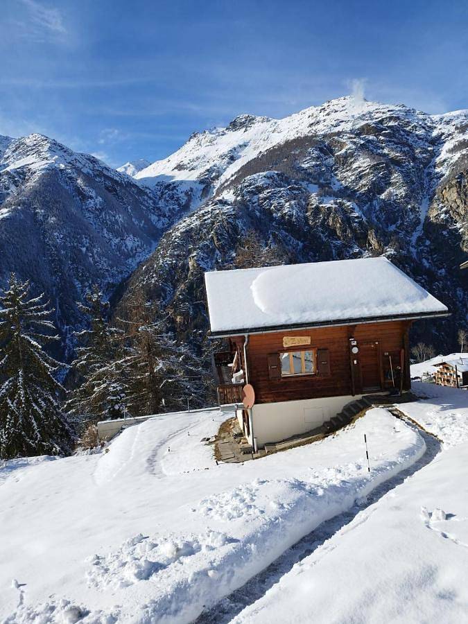 Ferienwohnung für 7 Personen, mit Balkon und Terrasse sowie Garten und Sauna in St. Niklaus