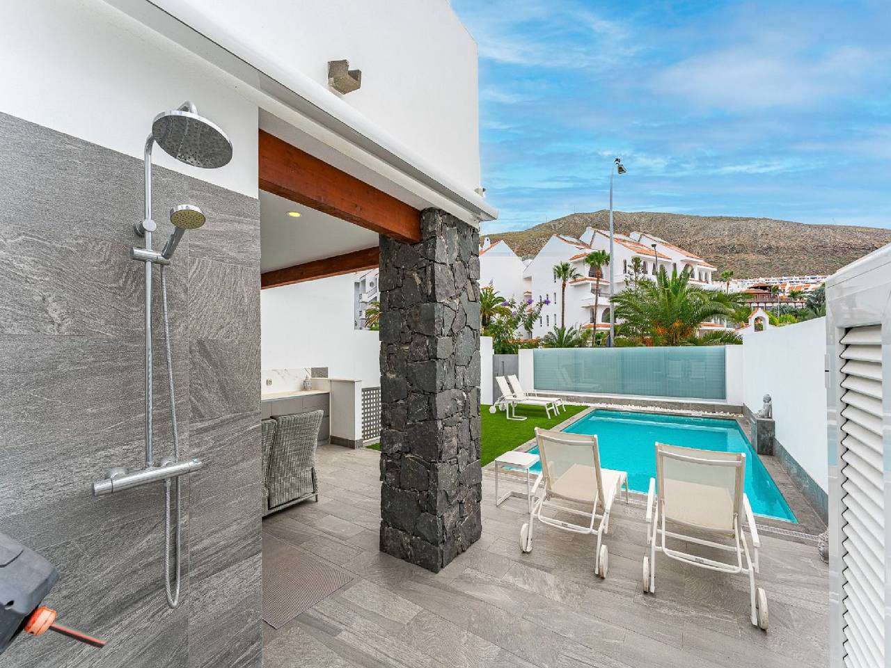 Villa Los Cristianos Deluxe | Prime Location |  Private Heated Pool with Waterfall | Outdoor Dining & Bbq in Los Cristianos, Arona