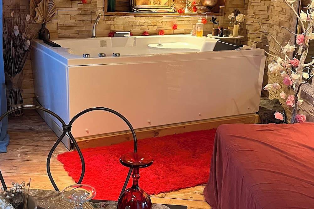 Suite Inoubliable with balneotherapy in Barjols, Brignoles region