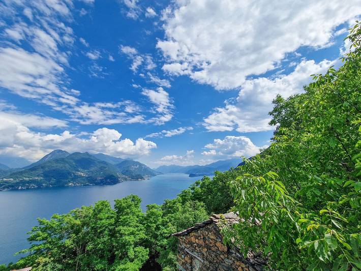 Casa vacanza per 5 persone, con giardino e vista lago nonché panorama in Lombardia