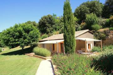 Gîte pour 6 personnes, avec jardin ainsi que piscine et vue à Bézenac