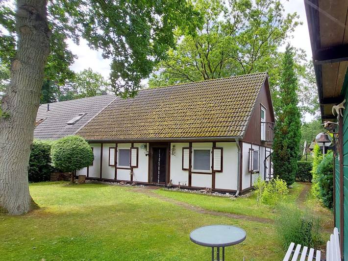 Ferienwohnung für 3 Personen, mit Garten und Terrasse, kinderfreundlich in Glowe