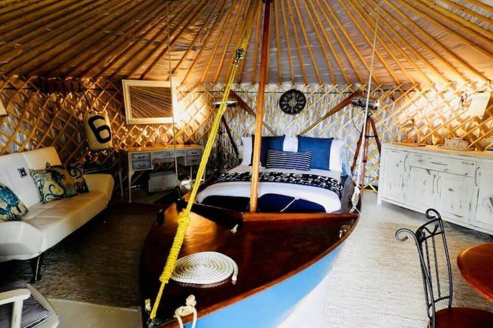 Glamping for 5 People in Southbourne, West Sussex