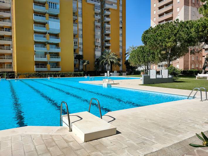 Ferienwohnung für 4 Personen, mit Balkon und Garten sowie Pool
