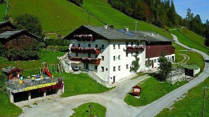 Ferienwohnung für 8 Personen, mit Sauna und Garten sowie Ausblick, mit Haustier im Stubaital