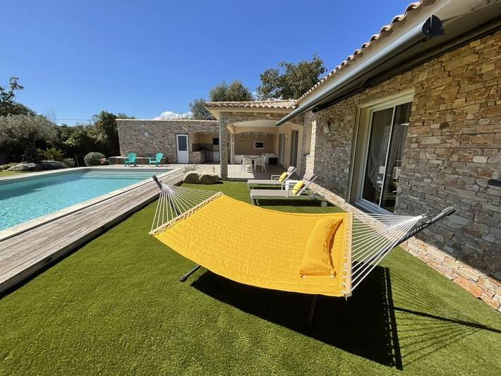Villa pour 10 personnes, avec terrasse ainsi que jardin et piscine en Corse-du-Sud - 2
