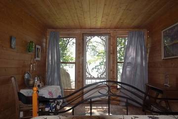 Log Cabin for 2 Guests in Eastport, Maine, Picture 2