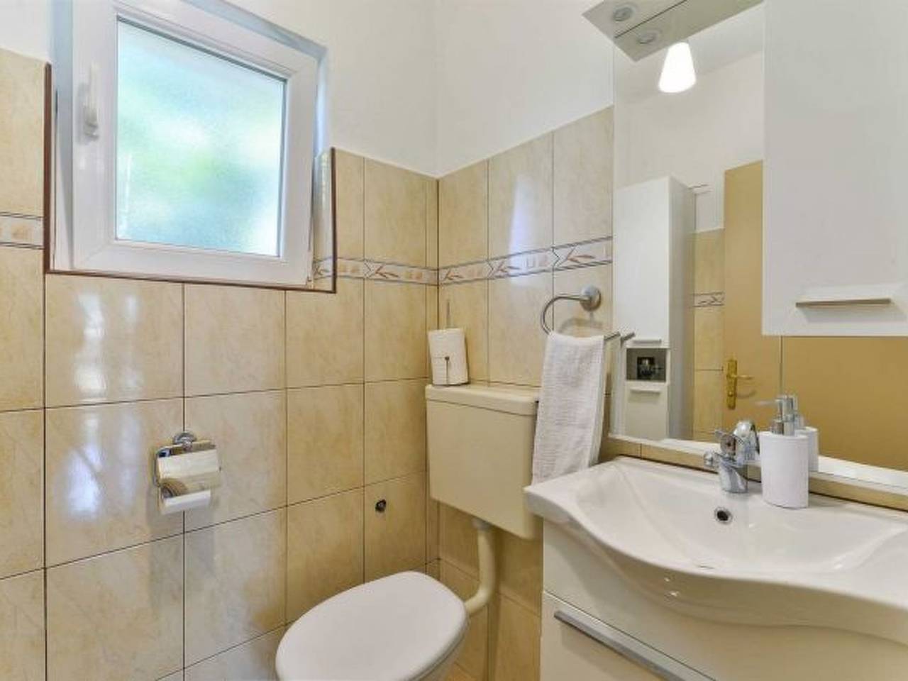 Gemütliche 2-Zimmer-Wohnung mit Terrasse, nahe dem Stadtzentrum von Benkovac in Benkovac, Grad Benkovac