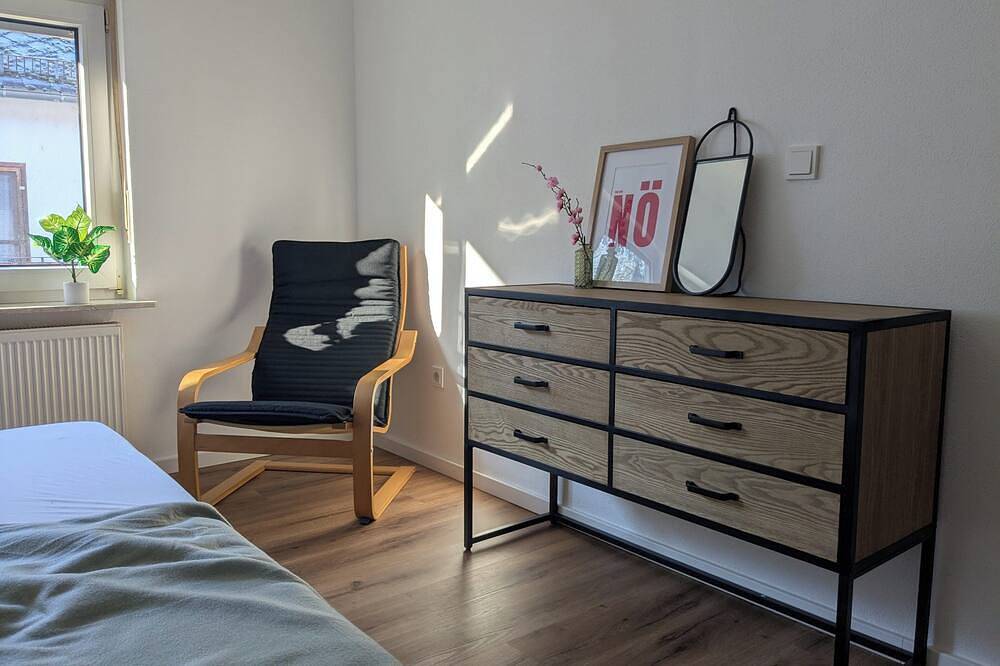 Ganze Wohnung, Ruhe und Natur mit Platz für 6 Personen, Garten, Terrasse und Garage im Tal in Weilburg, Lahntal