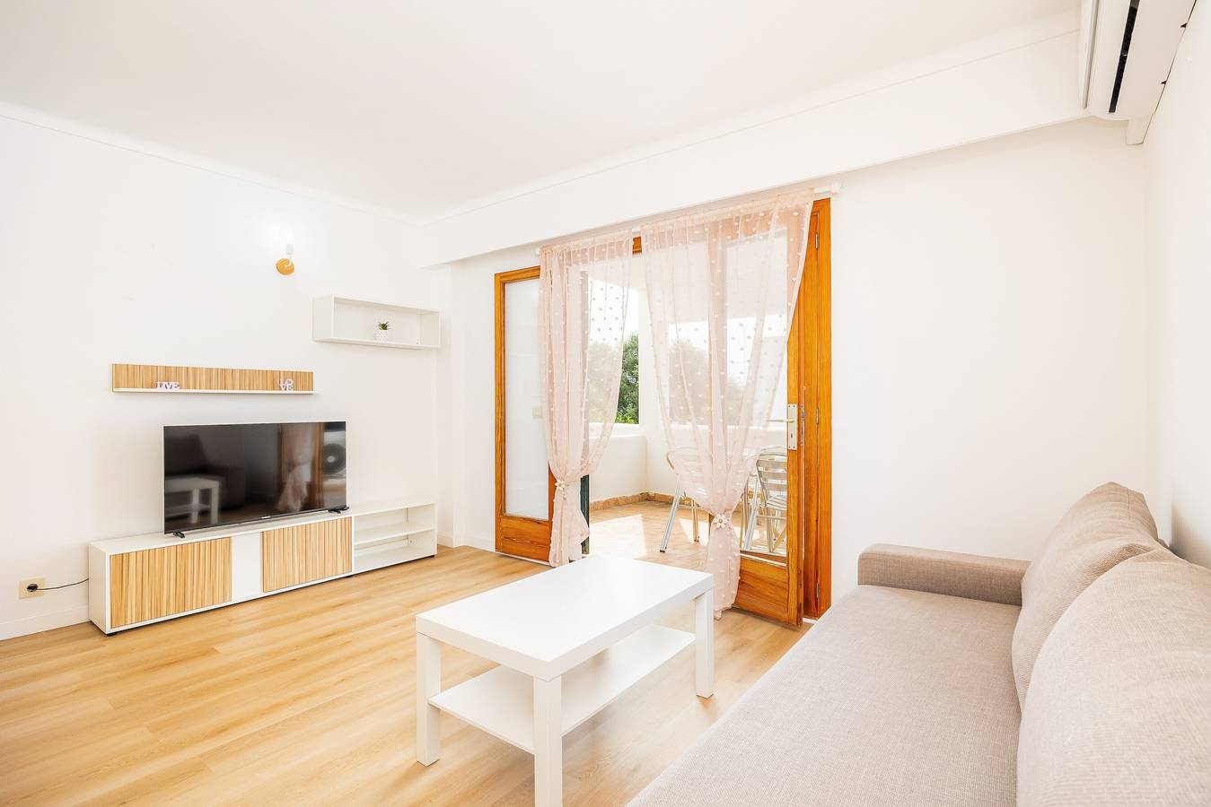 Entire apartment, Holiday Apartment "Felipe 2-4" with Terrace & Shared Pool (Tourist Taxes Included) in Cala d'Or, Santanyí