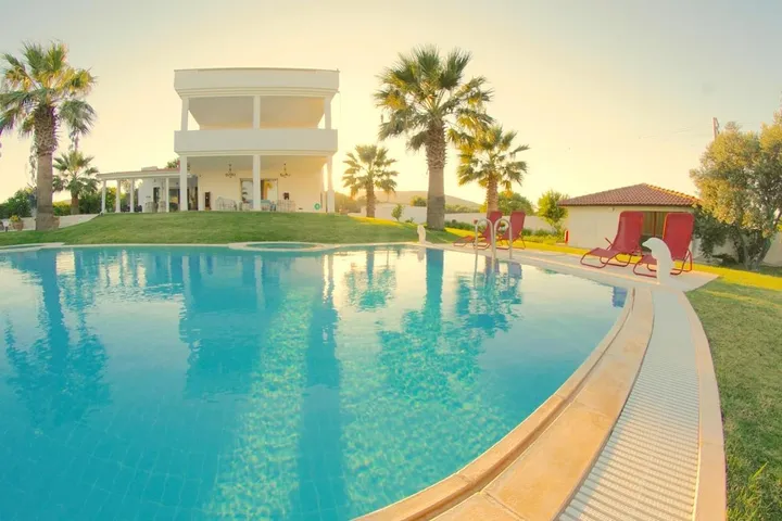 Chalet para 22 personas, con jardín además de piscina y vistas - 1