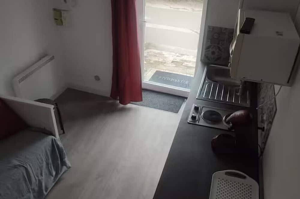 Entire apartment, Studio Centre Orléans and Parking in Orléans, Loire Valley