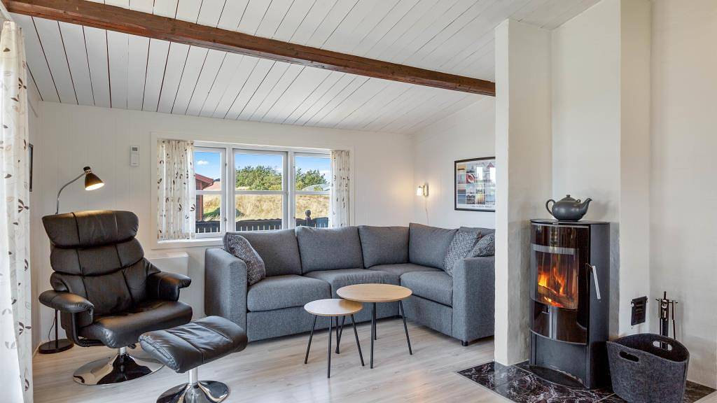 Hyggeliges Ferienhaus mit Sauna und geschlossener Terrasse in Bjerregård, Holmsland Klit