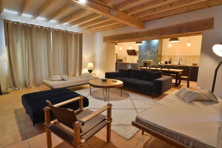 Villa pour 16 personnes, avec Balcon et Jacuzzi ainsi que Terrasse et Jardin