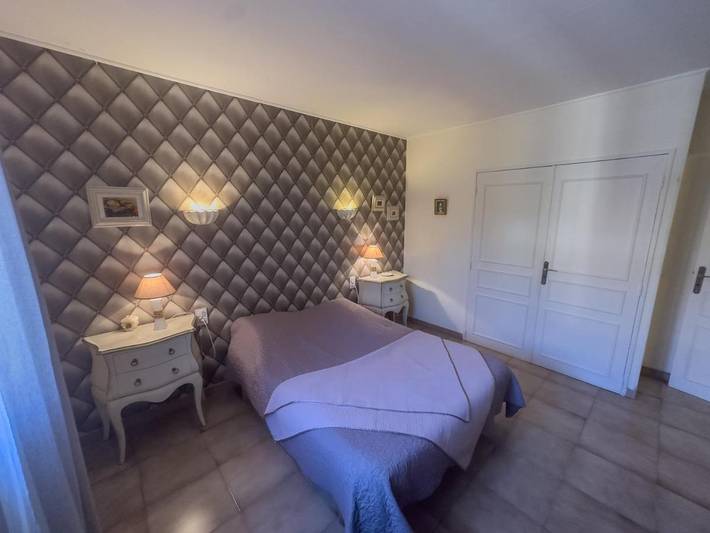 Location de vacances pour 6 personnes, avec Terrasse ainsi que Piscine et Vue à La Celle-sous-Gouzon - 2
