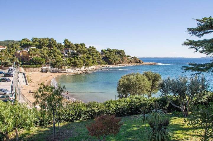 Location de vacances pour 8 personnes, avec balcon et jardin dans Plage Le Pradon Carqueiranne