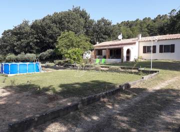 Gîte pour 6 personnes, avec jardin ainsi que terrasse et piscine à Rians