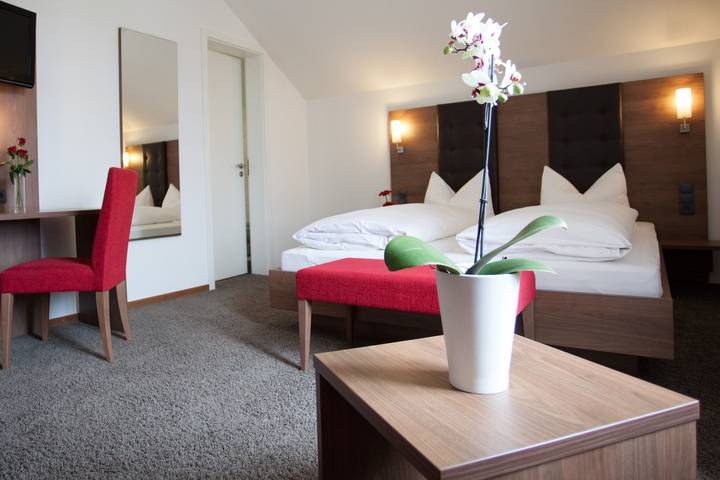 Ganze Wohnung, Gästehaus/Hotel Bürgerstube - Gästehaus Vis-a-Vis Doppelzimmer in Sasbach am Kaiserstuhl, Kaiserstuhl