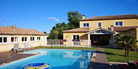 Gîte pour 10 personnes, avec jardin et piscine à Saint-Pierre-de-Mons