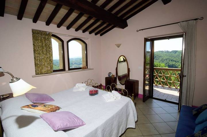 Villa De Piedra En La Cima De Una Colina De Olivas Con Piscina in Gualdo Cattaneo, Provincia de Perugia