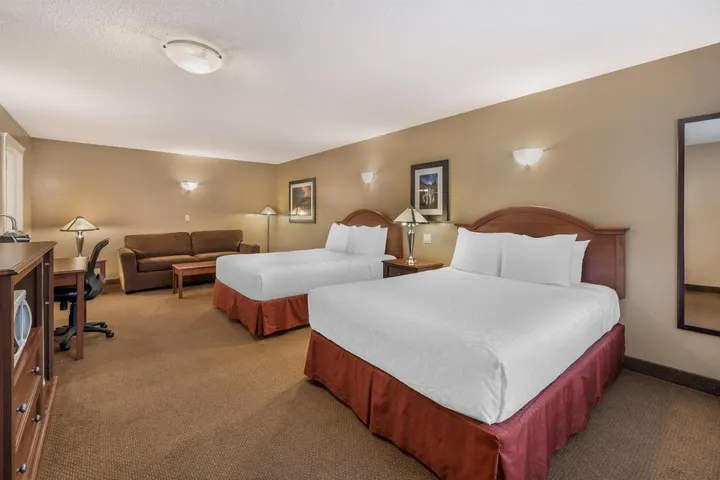 Hotel para 4 personas, con terraza además de jardín y jacuzzi - 1