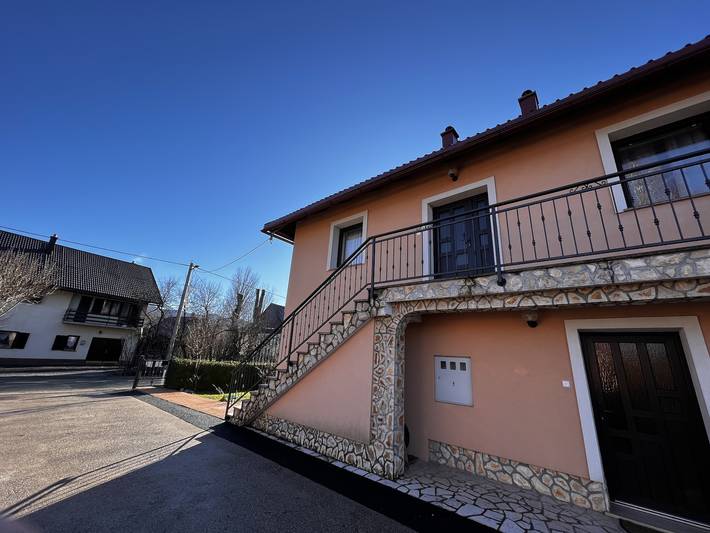 Ganze Wohnung, 2-Zimmer-Ferienwohnung mit Terrasse Lič, Gorski kotar -a in Fuzine, Primorje-Gorski Kotar