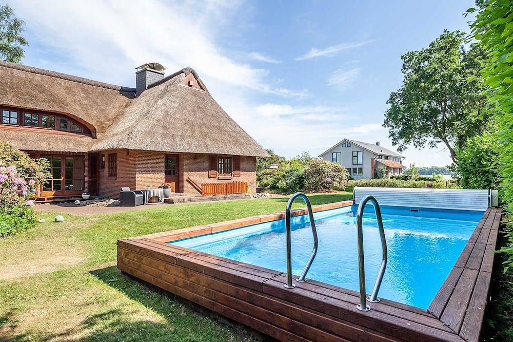 Ferienhaus Reetselig mit Pool, Sauna, Garten, Kamin Ofc 12 - Ferienhaus in Südliche Ostseeküste