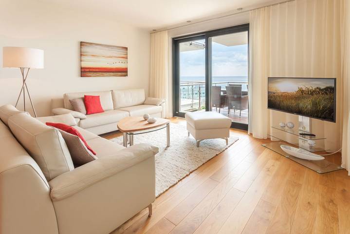 Ganze Wohnung, Villa Friede-Marie, App. Freya - mit großem Balkon und traumhaften Meerblick in Sassnitz, Nationalpark Jasmund