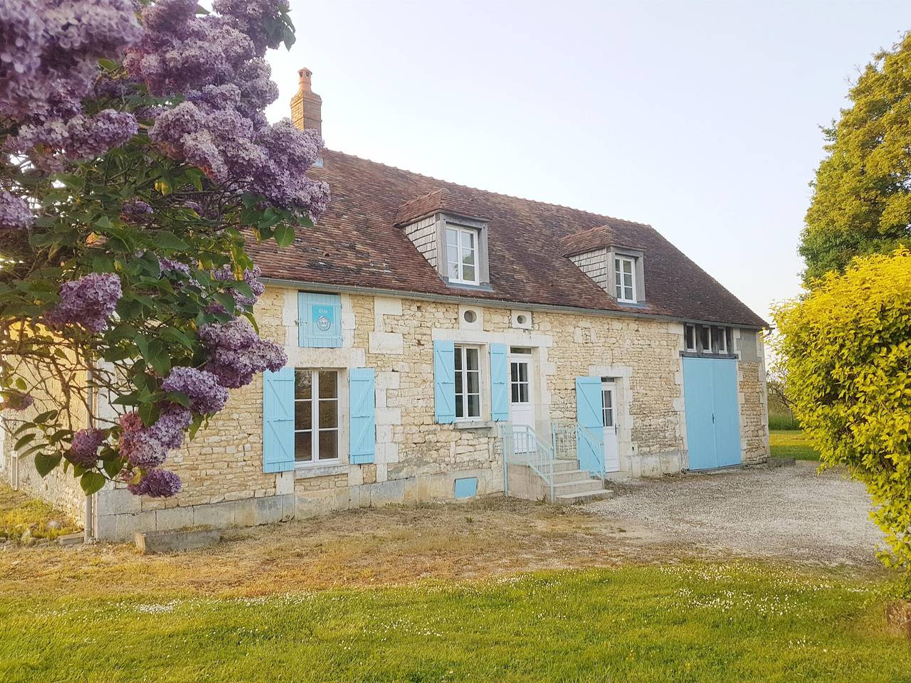Renoviertes Bauernhaus 4 Zimmer bei Guédelon und Boutissaint Park in Lainsecq, Auxerre und Umgebung