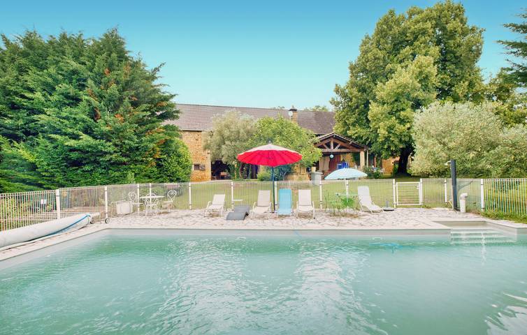 Location de vacances pour 15 personnes, avec Terrasse ainsi que Jardin et Piscine à Proissans