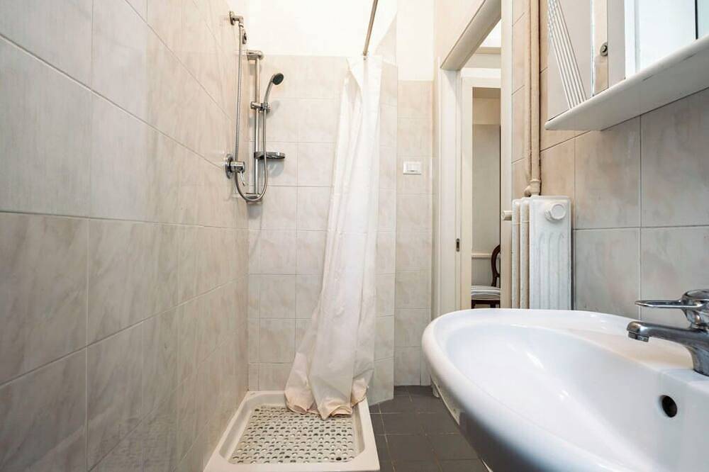 Ganze Wohnung, Elegant Venice Lido Apartment with Private Garden Near Beach in Lido di Venezia, Venedig