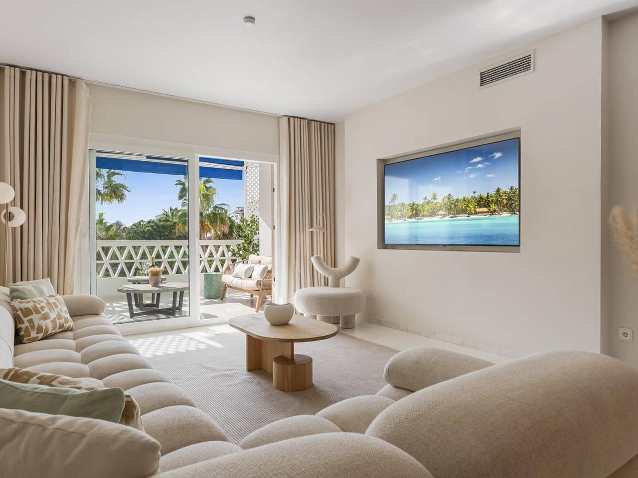 Entire holiday apartment, Apartment in Las Gaviotas for 6 people | 1-209 in Medina Gardens, Marbella