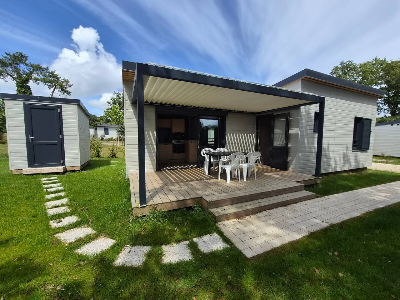 Chalet Cómodo con Clima y Estacionamiento / 2 Habitaciones in Marzan, Côte des Mégalithes
