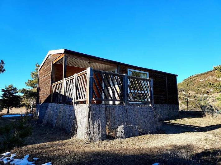 Camping pour 5 personnes, avec jardin et piscine ainsi que vue et terrasse, animaux acceptés à Castellane - 2