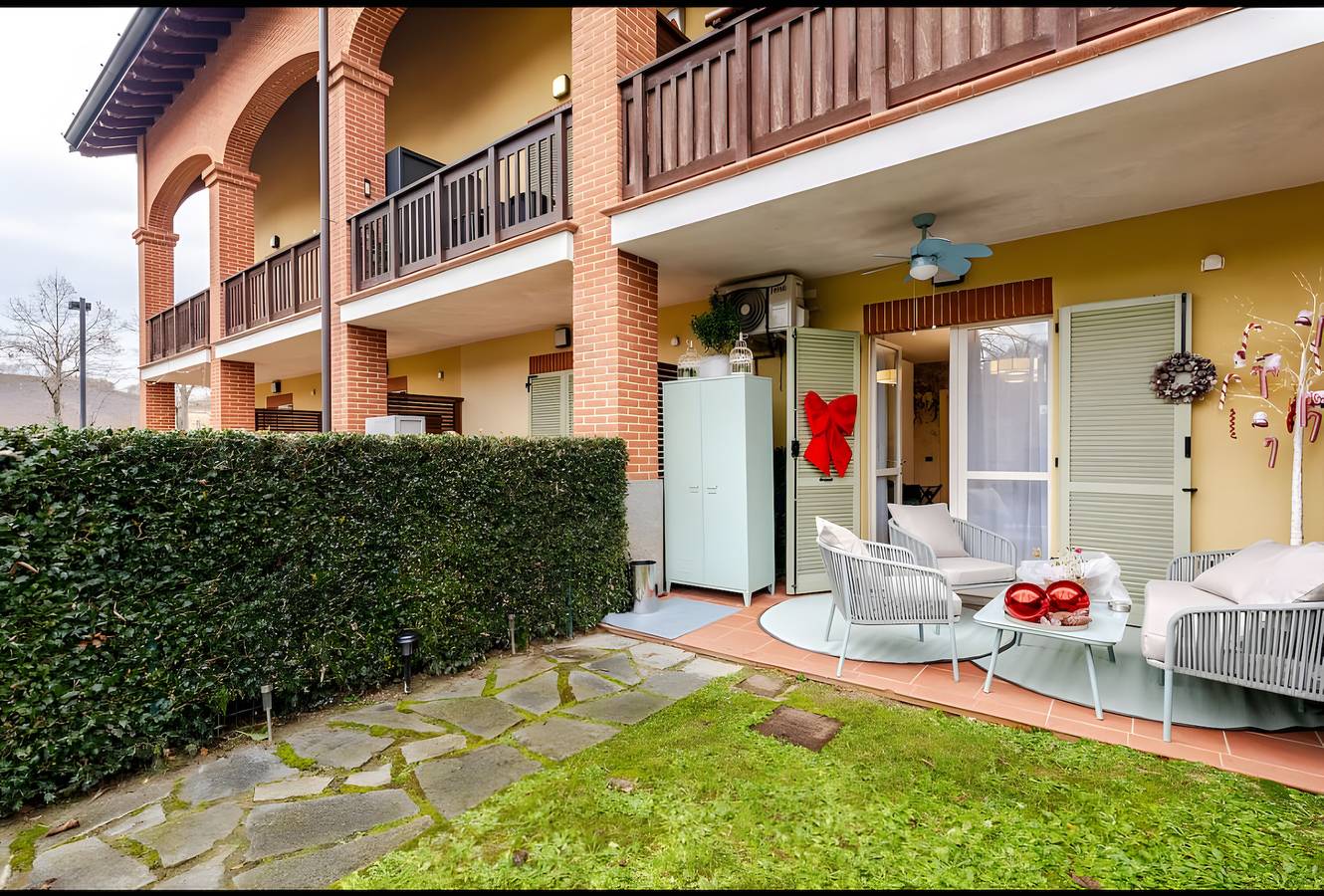 Appartamento intero, Appartamento 'Granaio Nr 5' con piscina condivisa, Wi-Fi e aria condizionata in Asti (Comune), Provincia d'Asti
