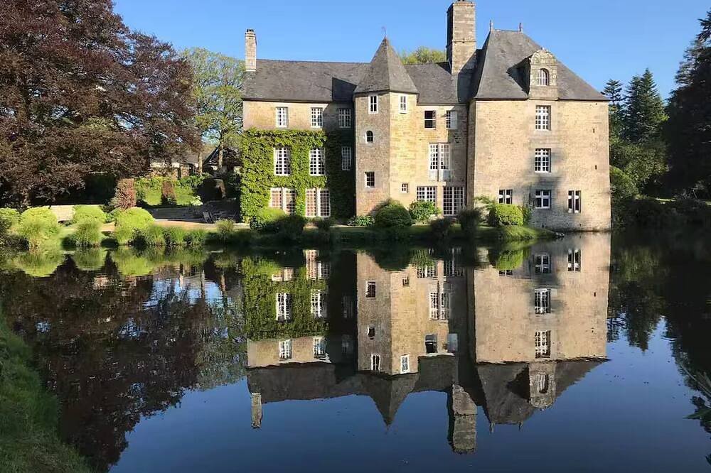 Chateau 16e siècle, Baie du mont Saint Michel dans un site romantique in Sartilly-Baie-Bocage, Côte de la Déroute