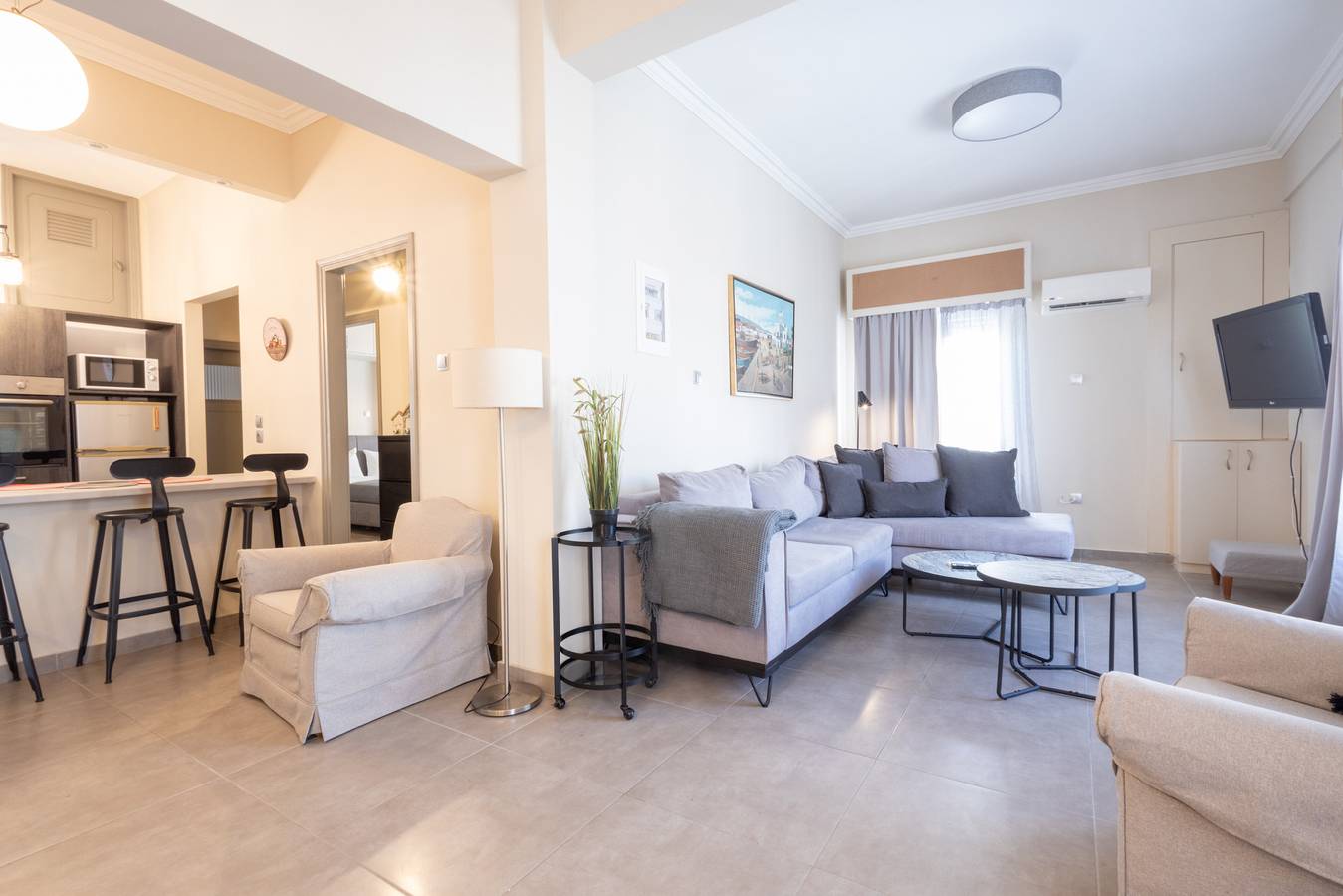 Entire apartment, Kastella Waves: Chic 2-Bedroom Getaway in Piraeus, South coast of the Attica region