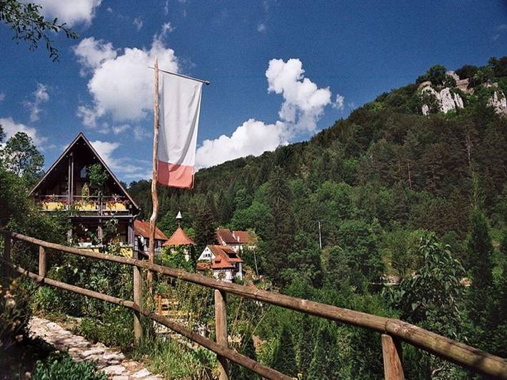 Ferienwohnung für 4 Personen, mit Balkon und Balkon/Terrasse sowie Terrasse und Garten in Schwäbische Alb