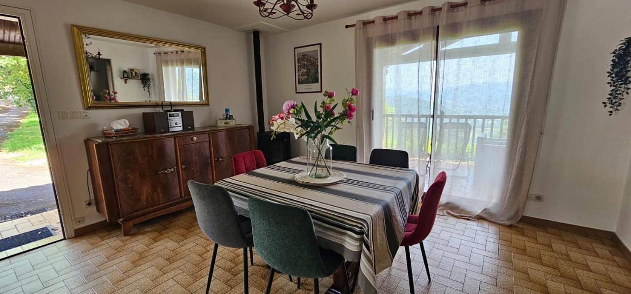 Gîte Xuritenborda 7 personnes avec vue exceptionnelle sur les montagnes basque, Lits 180 King Size in Ossès, Région de Bayonne