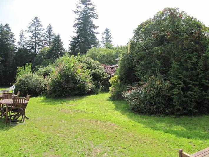 Location de vacances pour 30 personnes, avec Terrasse et Jardin ainsi que Piscine et Vue à Leuhan - 2