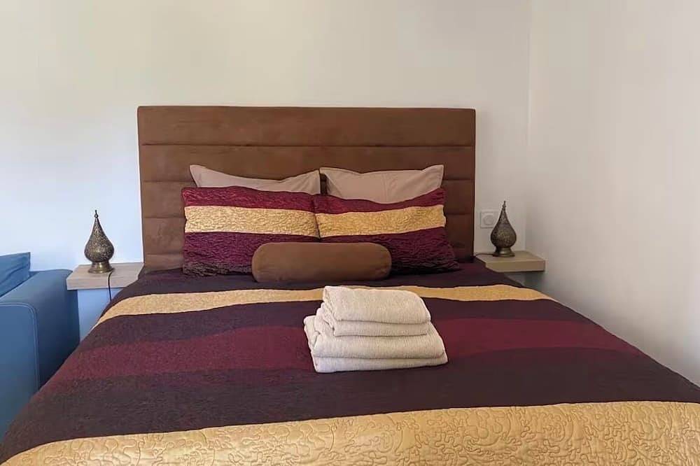 Ganze Wohnung, Studio near Uzes with access to swimming pool in Flaux, Nimes und Umgebung