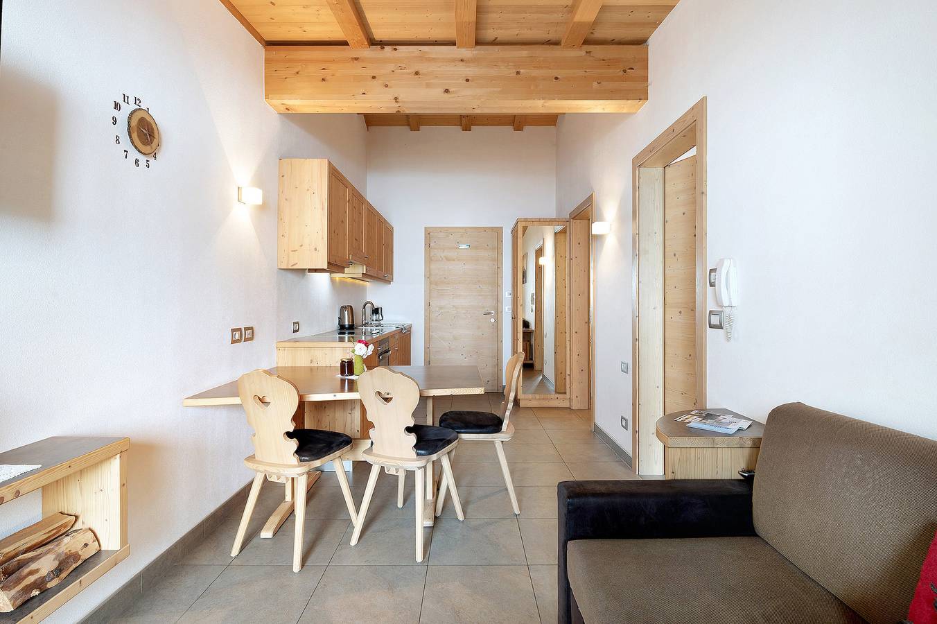 Entire apartment, Apartment "Moarhof Natur Naturalia" with Mountain View, Shared Terrace & Wi-Fi in Tschöfas, Lajen