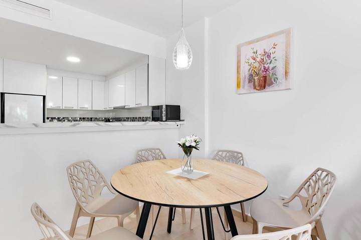 Location de vacances pour 5 personnes, avec jardin et piscine, animaux acceptés à Cabo Roig - 3