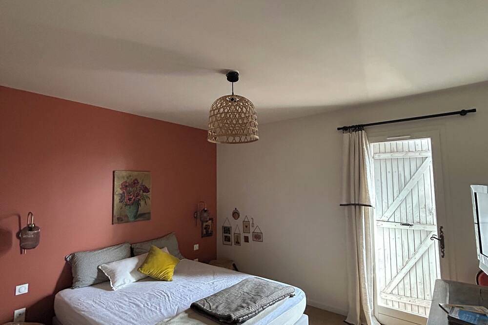 Beautiful Luberon house with swimming pool - 7/8 people in Villelaure, Regionaler Naturpark Luberon