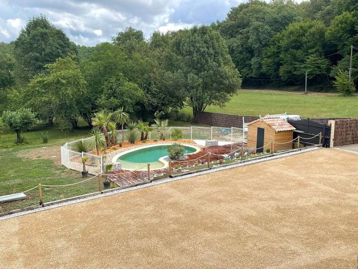 Cottage pour 3 personnes, avec vue ainsi que piscine et jardin dans La Sauve