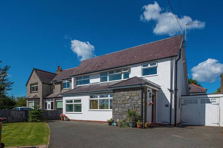 Holiday rental for 8 people, with garden, with pets in Nefyn