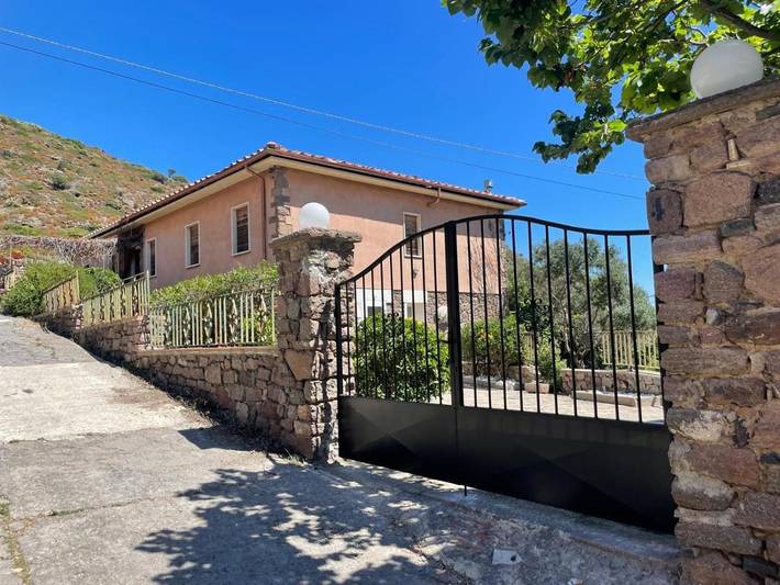 Appartamento per 4 persone, con Balcone e Terrazza nonché Giardino e Panorama a Isola di Capraia