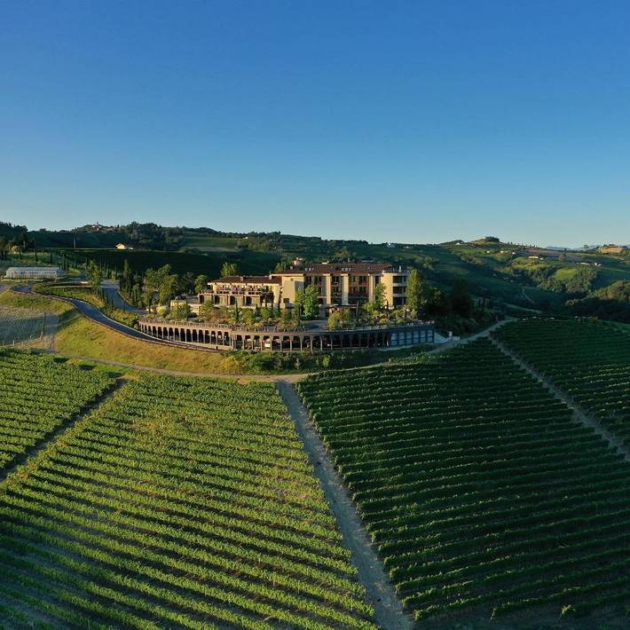 Hôtel pour 3 personnes, avec jardin et sauna ainsi que piscine et jacuzzi à Serralunga d'Alba